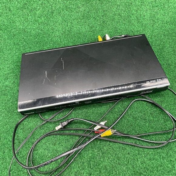 Toshiba SD4300 Black Dolby Digital Cinema Progressive DVD Player With AV Cable - Picture 4 of 4
